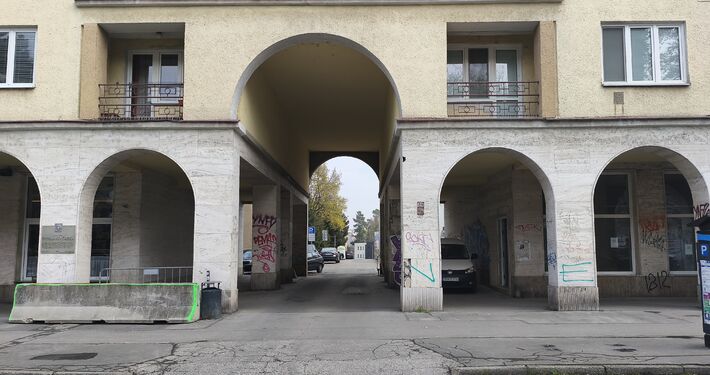 Podjazd na Starom Bulvári dočasne uzatvoria, dôvodom sú možné statické nedostatky