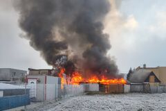 Požiar v Strečne zasiahol prístrešky aj fasádu domu, nikto nebol zranený