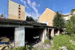 V Žiline pri centre mesta horeli opustené garáže, v priestoroch sa zdržujú ľudia pochybnej povesti