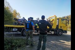 Ochranári a polícia idú tvrdo po narušiteľoch, naposledy zhabali dve motorky a dve štvorkolky, FOTO