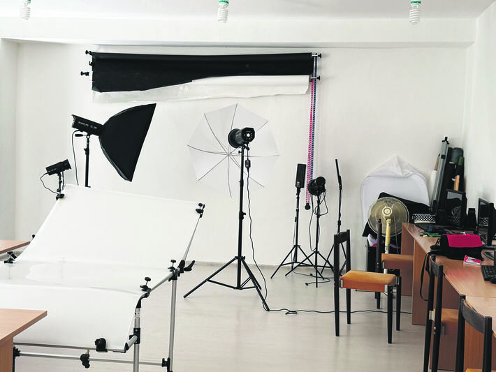 Vybavený ateliér pre odbor fotografia..jpg-cmyk