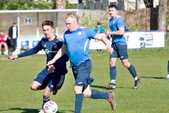 OBLASTNÝ FUTBAL - V Zástraní po remízovom polčase strelecké hody