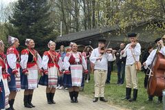 Májové tradície ožili aj v okolí Žiliny. Nechýbali spev, stužky ani spoločné stretnutia 