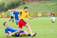  III. LIGA SKUPINA ZÁPAD - Bánová pod Pustým hradom lídrovi uchmatla bod