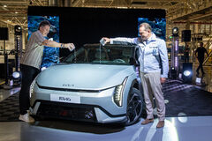 Prvú elektrickú Kiu zo Slovenska pokrstil Jaromír Jágr