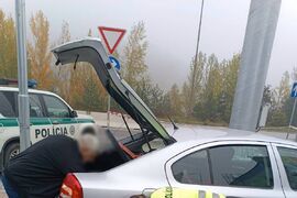 Policajti v Žiline pomohli seniorovi v núdzi. Za ich ochotu im osobne poďakoval – fotogaléria
