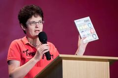 Kateřina Lachmanová predstaví knihu Karikatúry Boha v Žiline