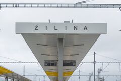 Železničná stanica Žilina sa pripravuje na návrat do normálu: Trakčné vedenie plánujú zapnúť už v pondelok