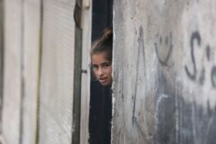 Samospráva pomáha zabezpečiť dostupné bývanie pre ohrozené skupiny