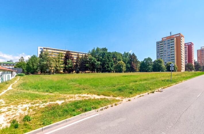Premena Bajzovej ulice sa už začala. Na Hlinách vznikne nový zelený park