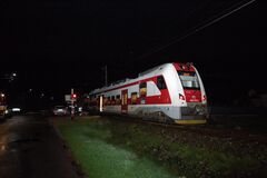 Na priecestí vo Svrčinovci zachytil vlak človeka. Utrpel zranenia nezlučiteľné so životom