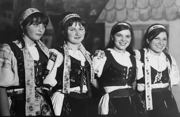 História ochotníckeho divadla siaha v Kamennej Porube až do roku 1936.