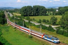 Železničná doprava cez Žilinu pokračuje v mimoriadnom režime, posilnenie spojov na Rajec sa odkladá