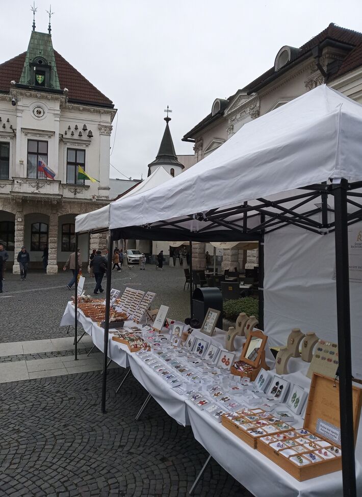 Jej výrobky môžu Žilinčania často vídať na mestských slávnostiach či na rôznych jarmokoch.