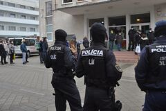 Lockdown polícia kontroluje v celom žilinskom kraji 