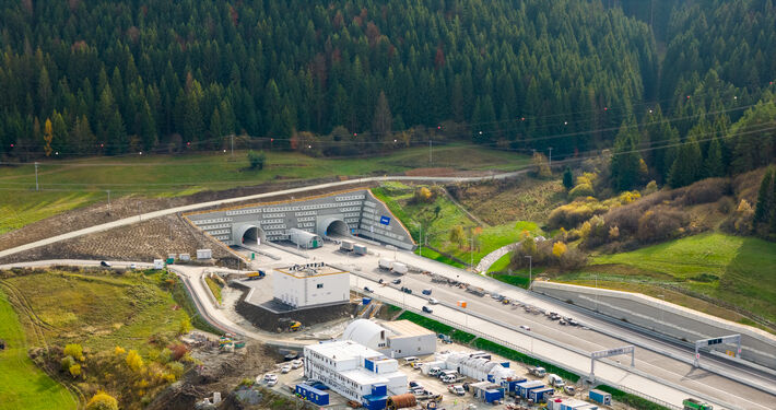 Trikrát poklepaný základný kameň, 12 ministrov dopravy, vyše štvrť storočia čakania: Tunel Višňové pamätá naozaj veľa 