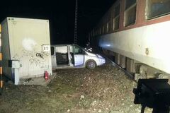 Zrážka vlaku s autom na horných Kysuciach