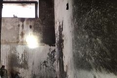 Požiar domu v Bánovej: škoda za desaťtisíce eur