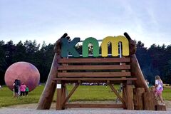 Najväčšia lavička na Slovensku: Nová atrakcia na Kysuciach láka na unikátne výhľady aj rodinné pikniky