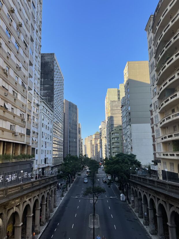 Porto Alegre je jedno z najväčších a najbohatších miest južnej Brazílie a je domovom skoro 1,5 milióna obyvateľov.