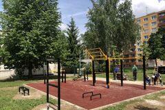 Cvičiť v prírode je dnes trendom, na Vlčincoch vyrástol nový workoutový park