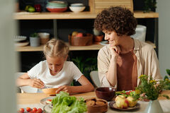 Jarné prázdniny v plnej sile: ako deťom doplniť energiu aj vitamíny?