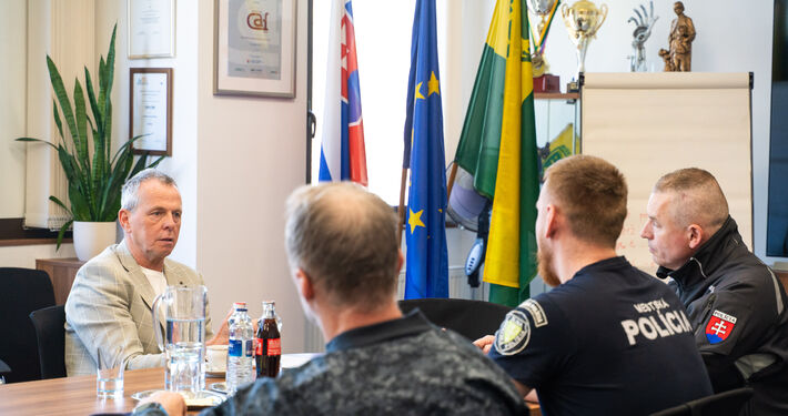 Pre radnicu je bezpečnosť prioritou: V uliciach pribudli spoločné hliadky, policajtom uvoľnila ruky zmena v kontrole parkovania 