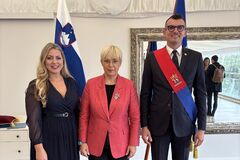 Ocenenie pre prezidentku Slovinska: Pamätná plaketa Stromu pokoja