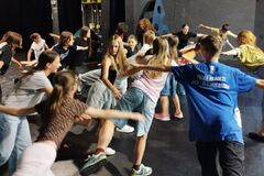 V Bábkovom divadle Žilina sa rodia malé herecké hviezdy. Divadelný tábor Za oponou píše už dvanásty ročník