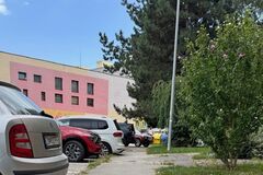 Na Solinkách pokračujú s opravou chodníkov