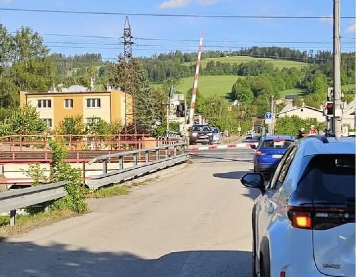 Udalosť z nedávnej minulosti: jedna závora sa zavrela, druhá zostala otvorená.