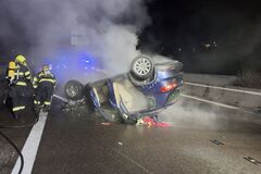 Požiar auta po nehode uzavrel D3 pri Hornom Hričove 