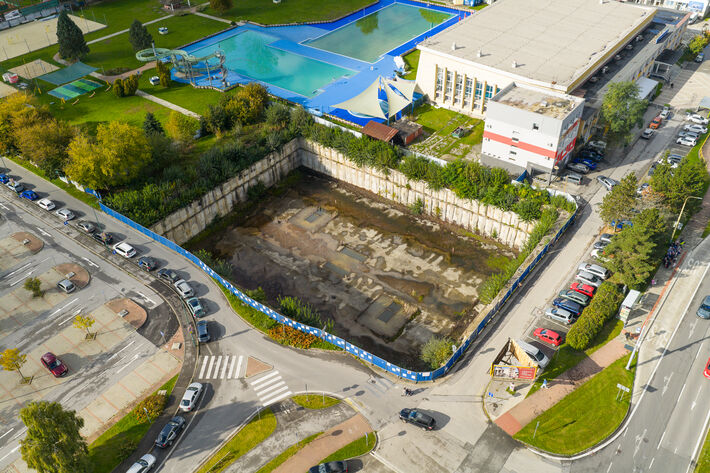 Na mieste už v minulosti malo vyrásť Business Centrum či byty. Podarí sa tentoraz projekt dotiahnuť do konca? 