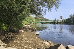 Sucho je vidieť aj na žilinských riekach. Z Váhu, Kysuce a Rajčanky ubúda voda