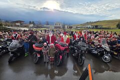 Motorkárski Mikuláši rozžiarili región. Deti vítali burácajúce stroje aj tisíce balíčkov