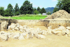 Najstaršia obec na Kysuciach odkrýva starobylé mohyly