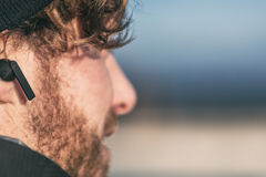 Chemická lotéria na ušiach. Polovica plastových slúchadiel obsahuje problematické prísady     