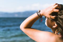Slnko nie je liek na kožné problémy. Dermatologička upozorňuje na chyby, ktoré v lete robíme každý deň