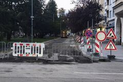 Je tu úplná uzávera staršej časti Bulváru. Dôvodom je obnova asfaltu