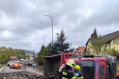 AKTUALIZOVANÉ: Vážna nehoda uzavrela cestu I/11 vo Svrčinovci