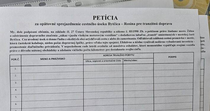 Do nového roka s jasnou požiadavkou: Viac ako 4 000 ľudí bojuje za otvorenie cesty do Rosiny