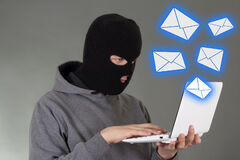 Podvodné e-maily od banky sa objavili už aj u nás