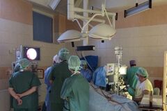 Kurz endoskopickej chirurgie nosa absolvovalo sto lekárov a osemdesiat operačných sestier