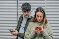 Keď sa dôvera mení na monitoring: sledovanie partnera ako kyberútok