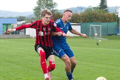 III. LIGA SKUPINA STRED - Bytča na čele, Bánova na chvoste