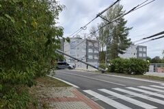 Dopravné komplikácie na Veľkom dieli: spadnutý stĺp, odklonená doprava, výpadok trolejbusov