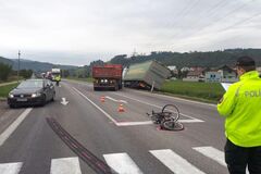 Na cestu do Čadce použite inú trasu, kvôli nehode sa tvoria kolóny