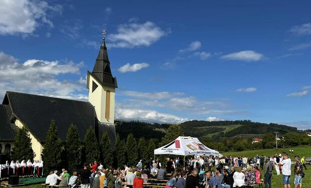 Tradičné hody v Zástraní sprevádzalo výborné počasie a skvelá nálada 