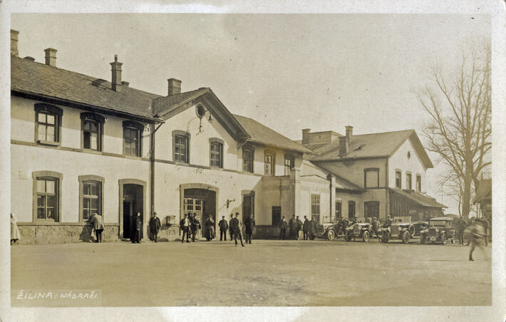 Námestie W.Wilsona s taxíkmi, rok 1936