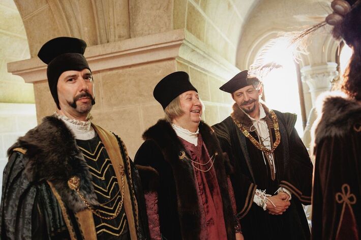 Jedného z troch radcov si zahral aj Juraj Šoko Tabaček.